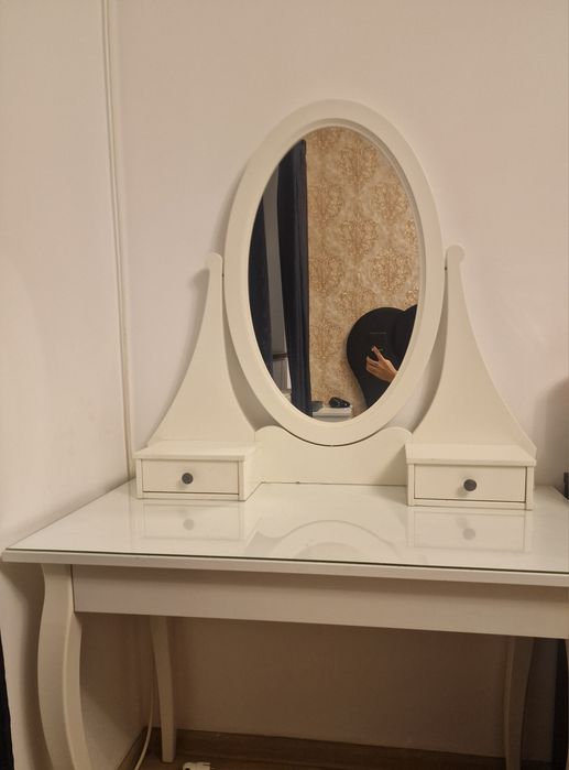 Măsuta toaleta cu oglinda Ikea