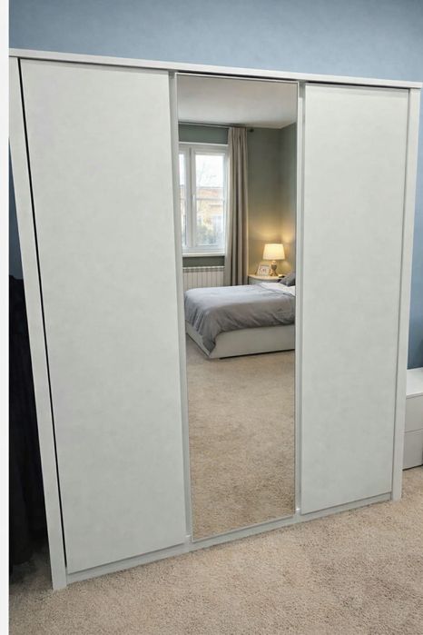 Бял гардероб с огледало Ямбол