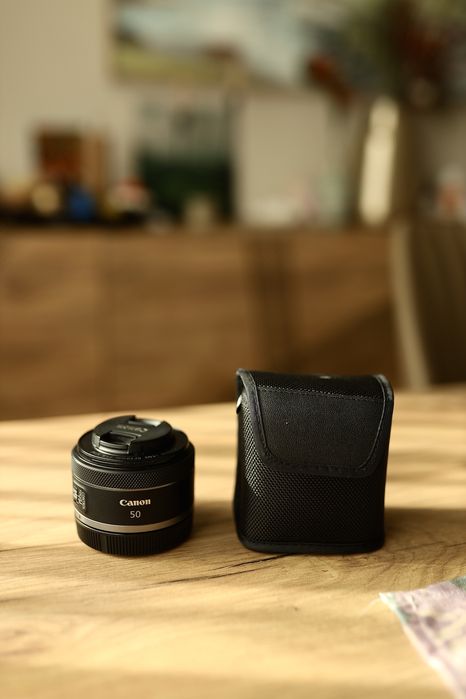 Обектив Canon RF 50 мм f/1.8 STM