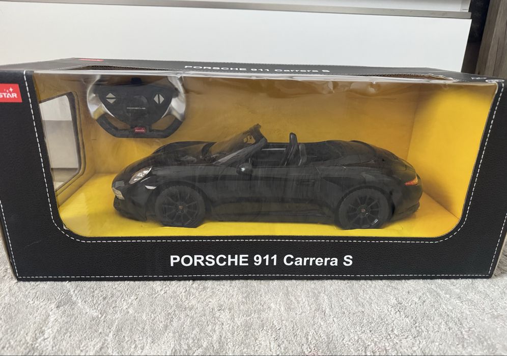 машинка Porsche 911 Carrera S на пульте управления