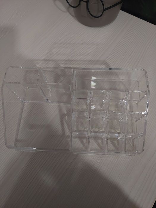 Продам органайзер для косметики.