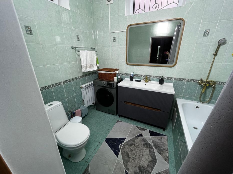 Үй сатылады,жері үлкен