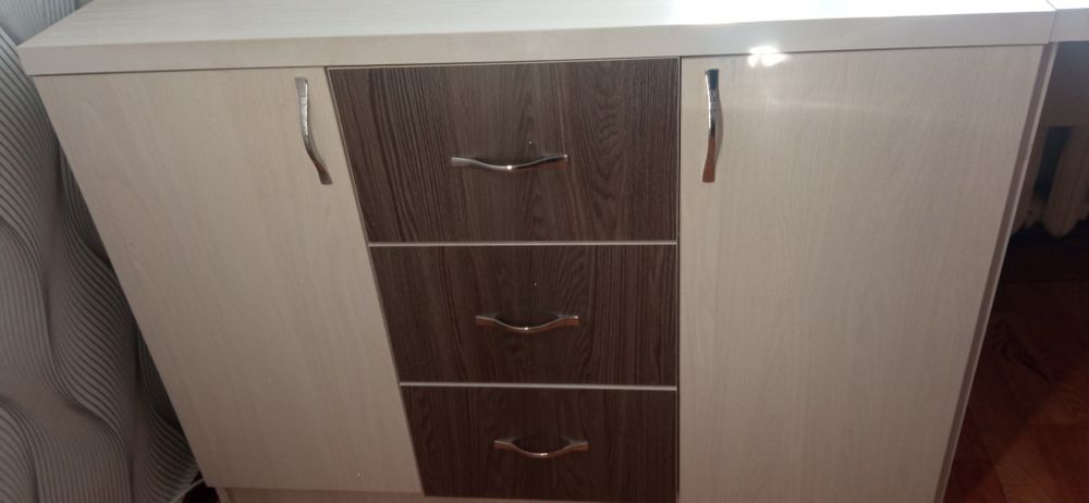 Комплект письменный стол+ комод