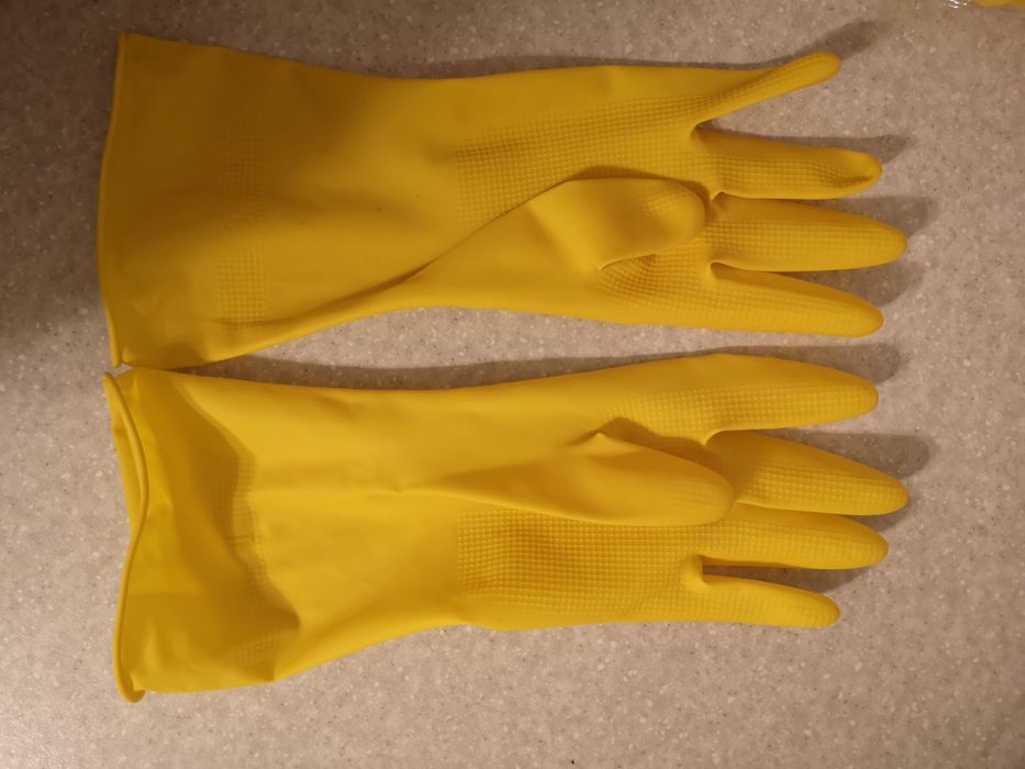 Резиновые перчатки
