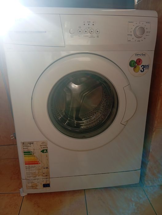 Vând mașină de spălat ,Artic folosita in stare buna 300 fix