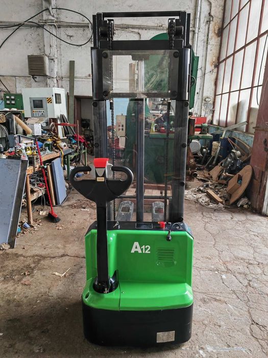 електрически стакер-Osaka