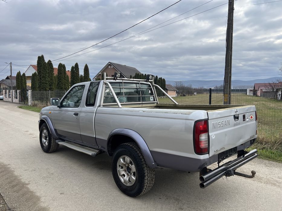 Nissan Navara King Cab 2.5 TD