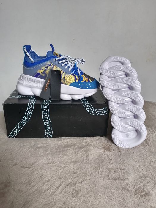 Versace chain reaction