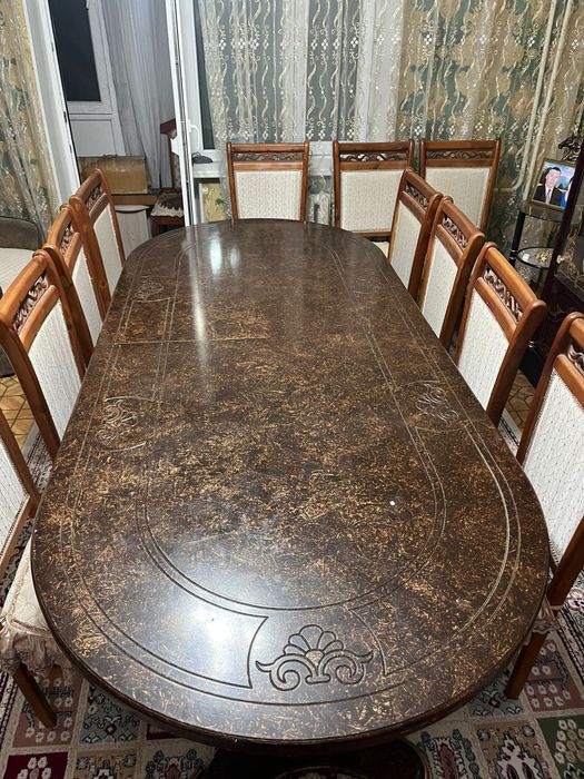 Срочно продам стол с 12 стульями