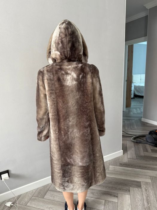 Продается новая женская шуба.