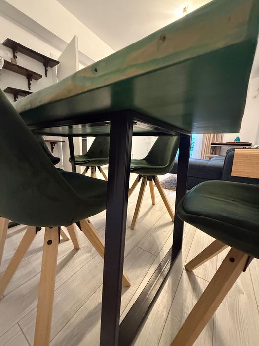 Masă living + 6 scaune catifea verde – stare foarte bună
