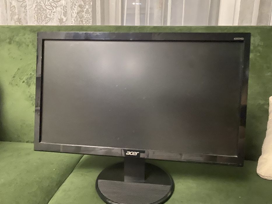 Монитор Acer с кабелями