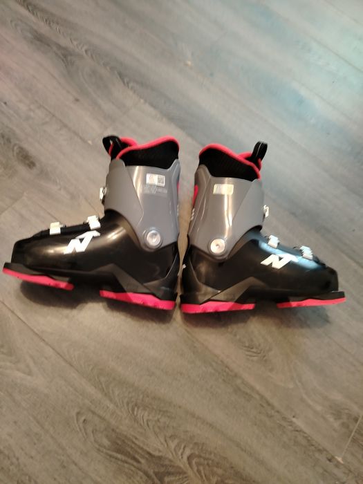 Vând clăpari copii Nordica, folosiți un sezon, mărimea 22,5(35,5-36)