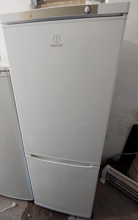 Продам 2х камерный холодильник