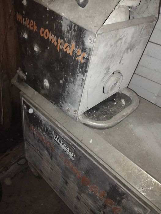 Compresor pentru mașină de tencuit