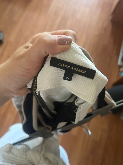 Бандажна рокля River Island