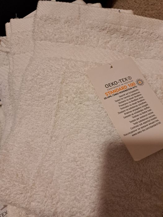 Fata de perna decorativa,gri si manusi din bumbac pentru baie