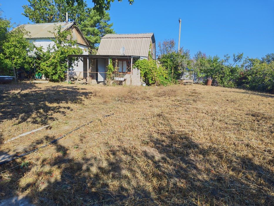 Продаётся хорошая дача.