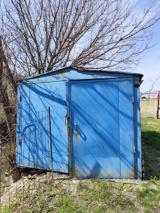 Железная будка ...