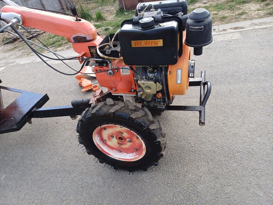 Motocultor cu remorcuta cu anexe marca ruris diesel 13 kp