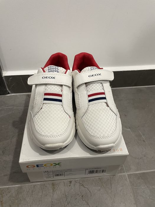 Детски обувки Geox номер 33, чисто нови!