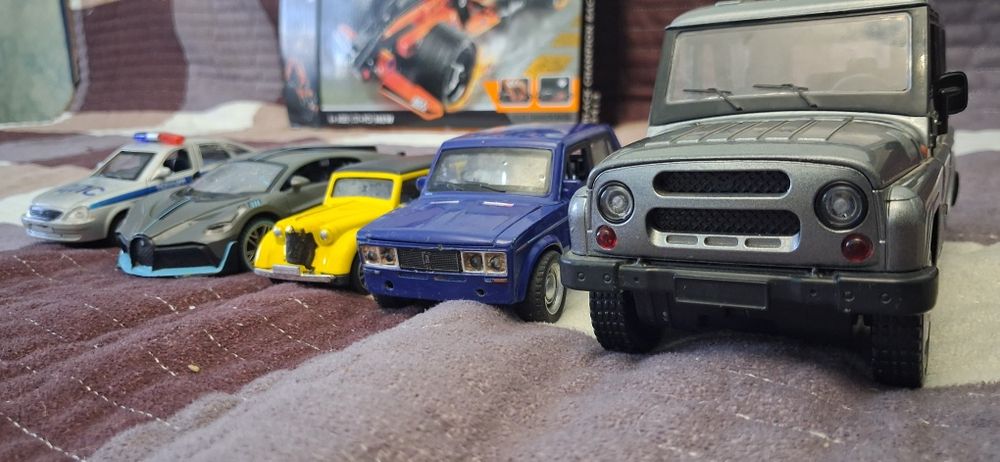 Набор конструктор в подарок 5 машинок