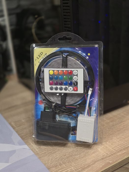 Bandă Led RGB USB / 5 metri / Telecomandă / Nouă / Preț fix !