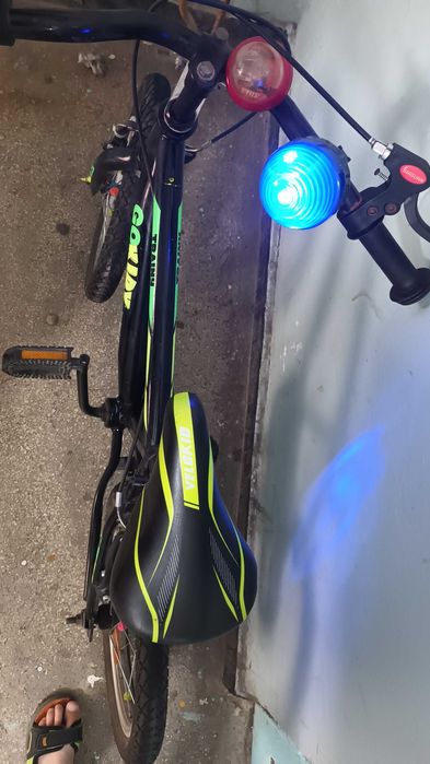 Bicicletă 3-5 ani cu roți ajutătoare