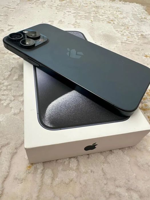 iPhone 15 256 GB titanum