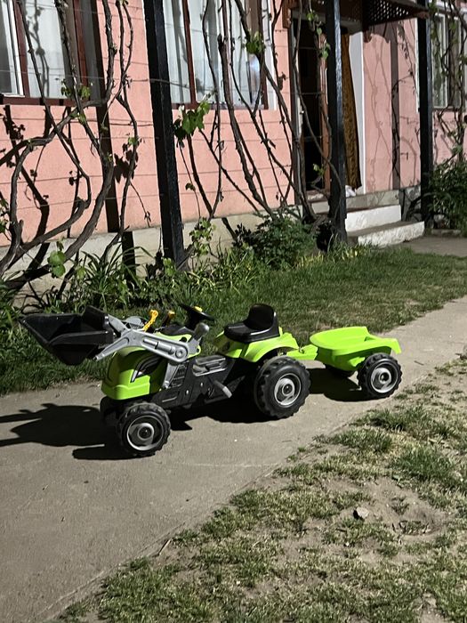 Vand tractoras cu remorca copii 2-5 ani