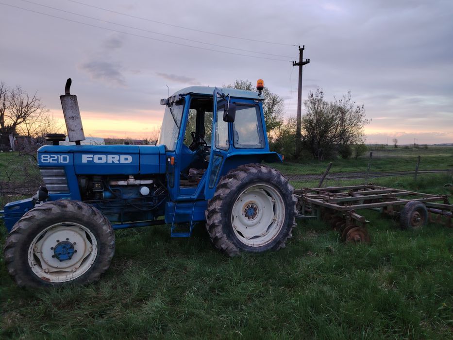 De vânzare Ford 8210