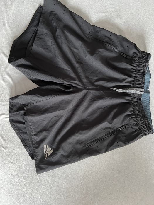 Pantaloni scurti