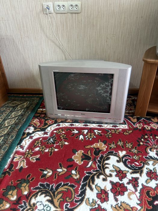 продам телевизор