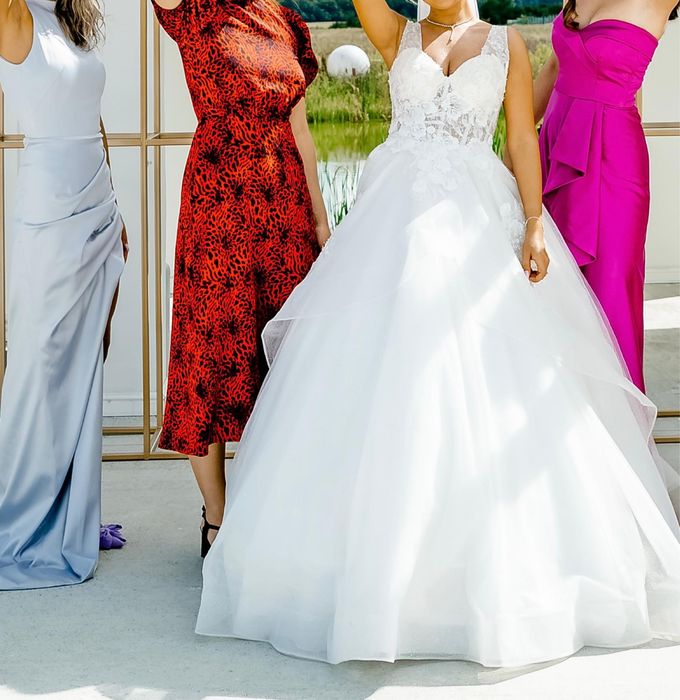 Vănd  rochie de mireasă model deosebit !