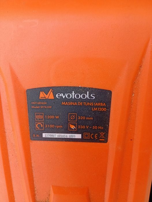 Vând mașină de tuns iarba/gazon  marca Evotools
