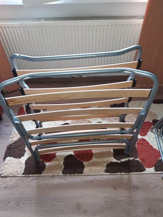 Pat extensibil cu saltea din burete