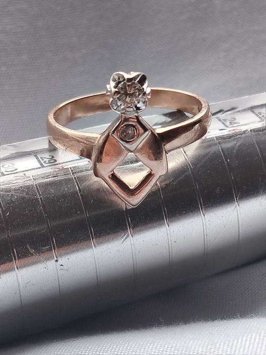 Продам женское кольцо