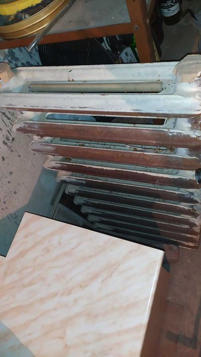 Продавам чугунен радиатор.