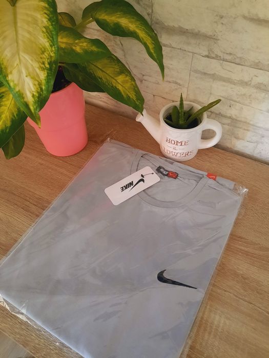 Tricouri Nike,alb și gri