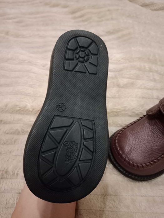 Продам детские ботинки