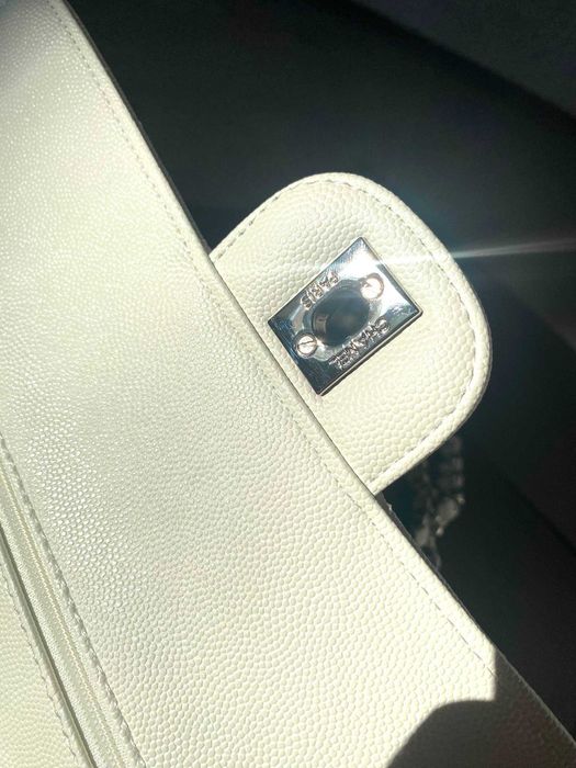 Geantă Chanel din Piele Albă, Poseta Chanel din Piele Granulată