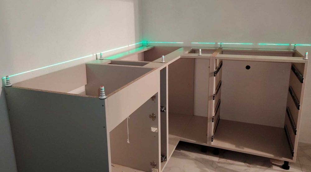 ПЕШКА – лазерна  система за сглобяване и нивелиране на мебели. 16 бр.