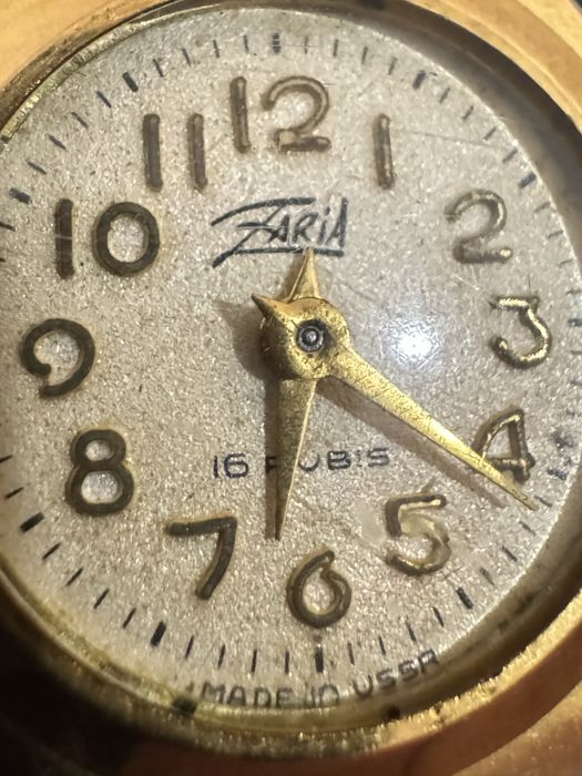 Механичен часовник Заря