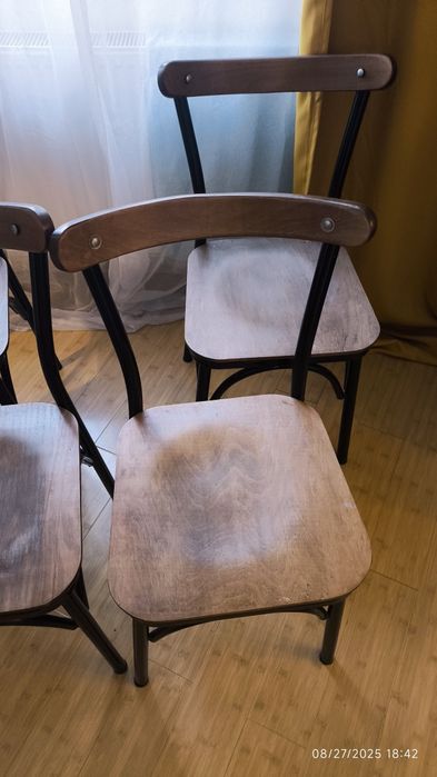 Vând Set Scaune lemn nuc și metal