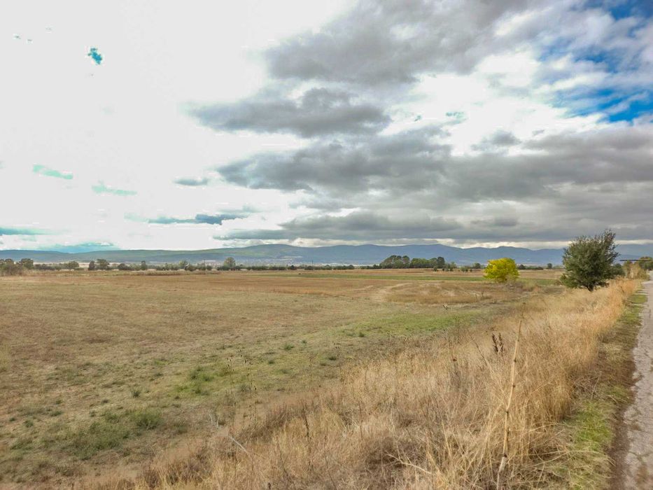 Продава парцел с голям бизнес потенциал в с. Лесново- гр, Елин Пелин