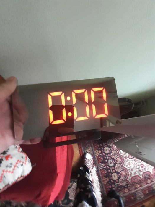 Ceas electonic de cameră