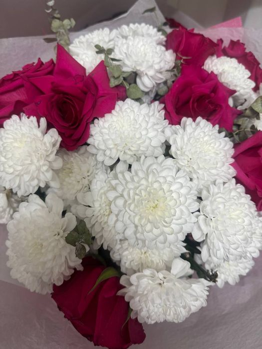 Хризантема и розы