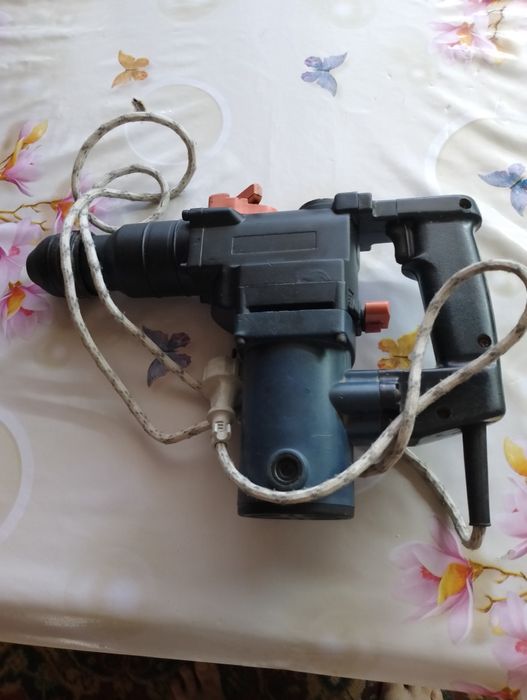 Продам перфоратор средний работает отлично