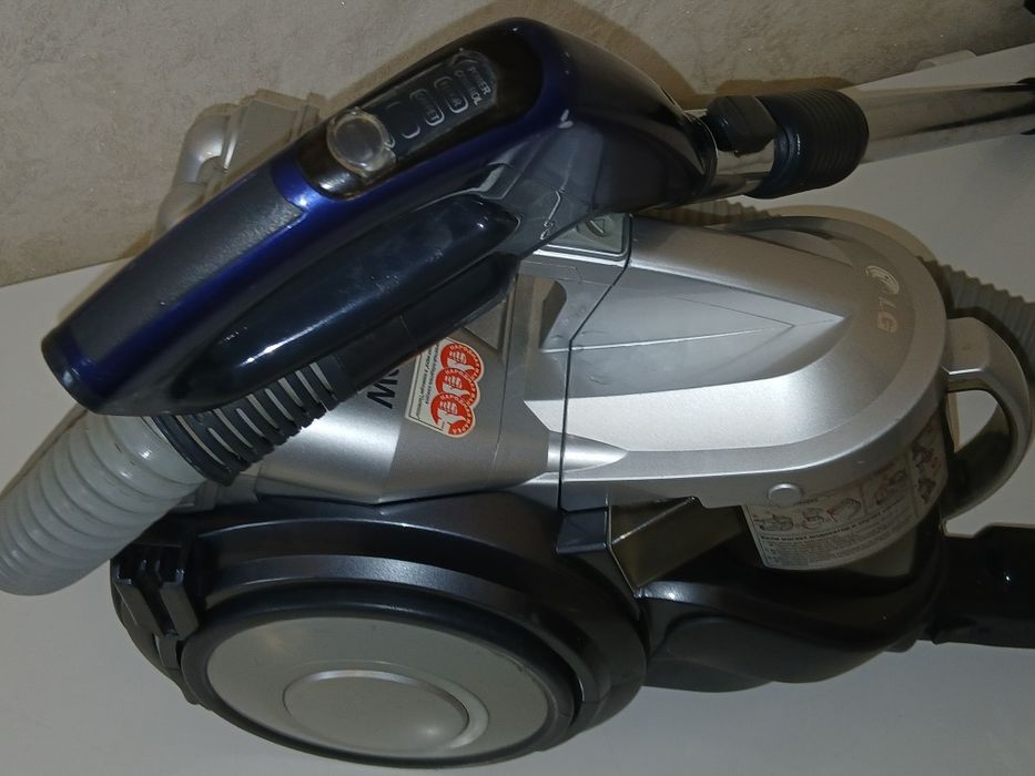 Продаю мощный пылесос