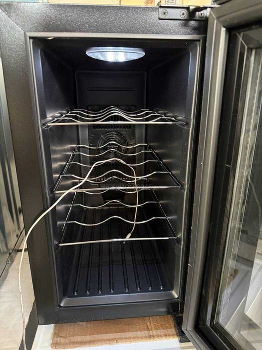 Малка хладилна витрина с вентилтор